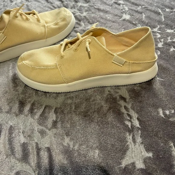 Chaco Canvas Boat Shoes Women’s 9 Cream /Soft Yellow LaceUp Casual Comfort Shoes - Picture 2 of 5